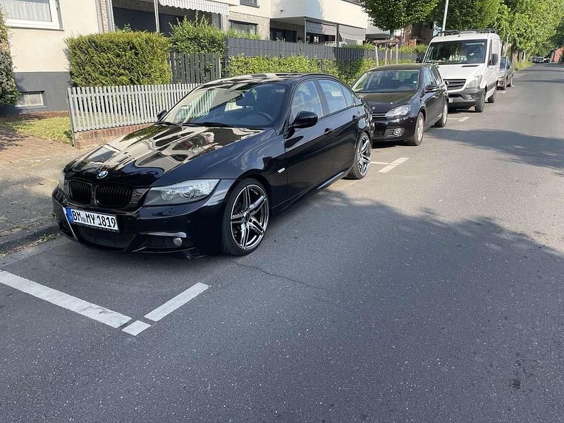Schwarz Gebraucht 2011 BMW 318 Sport Line Limousine | 5.400 € (Guter Preis) - Bild 1/4