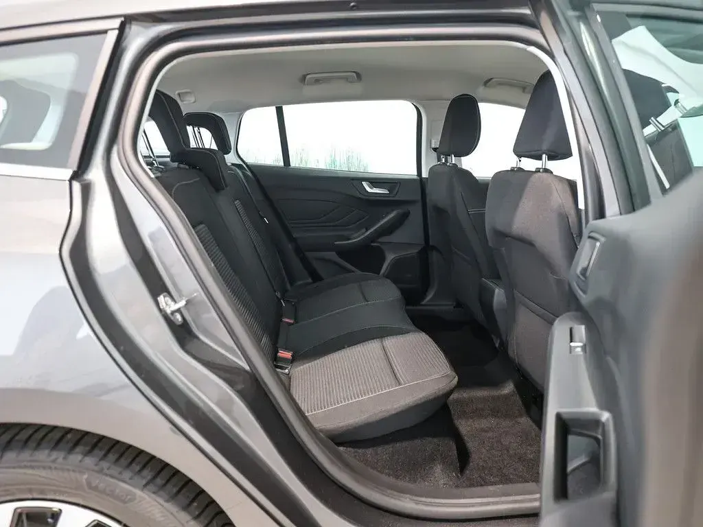 Nuevo Ford Focus Titanium 125 CV (91 kW) 2025 Gris Familiar