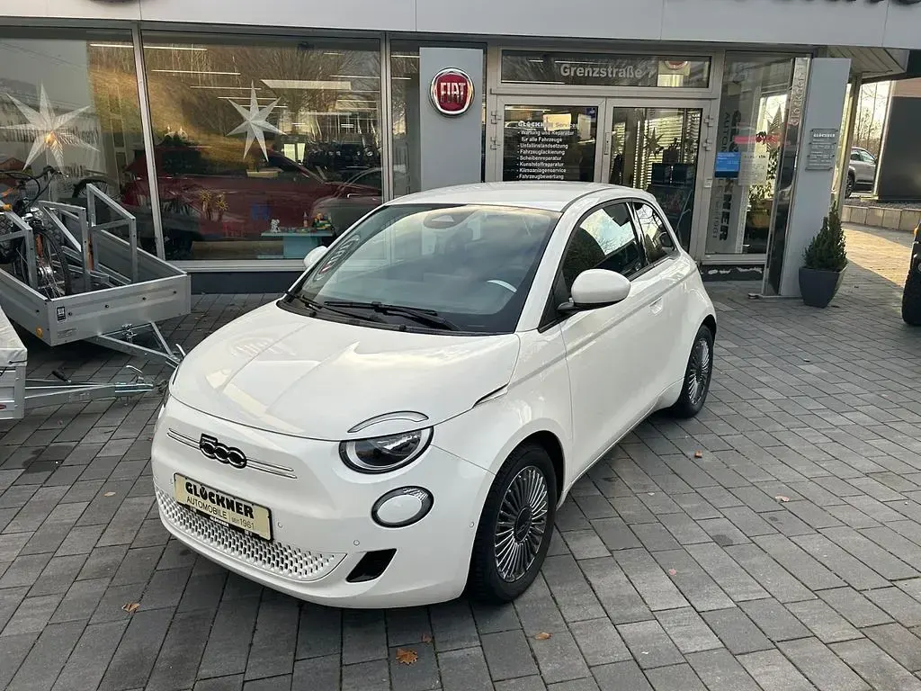 Gebraucht Fiat 500e Basis 86 kW (118 PS) 2023 Weiß Limousine
