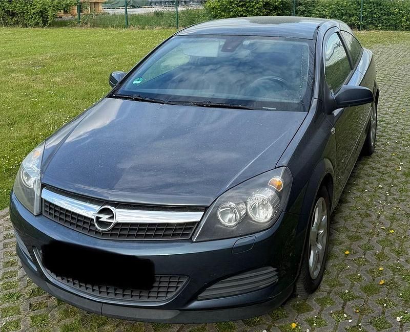 Grau Gebraucht 2006 Opel Astra GTC Limousine | 1.799 € (Superpreis) - Bild 1/4
