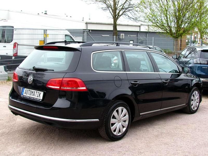 Gebraucht VW Passat 140 PS (102 kW) 2013 Deep black perleffekt Kombi