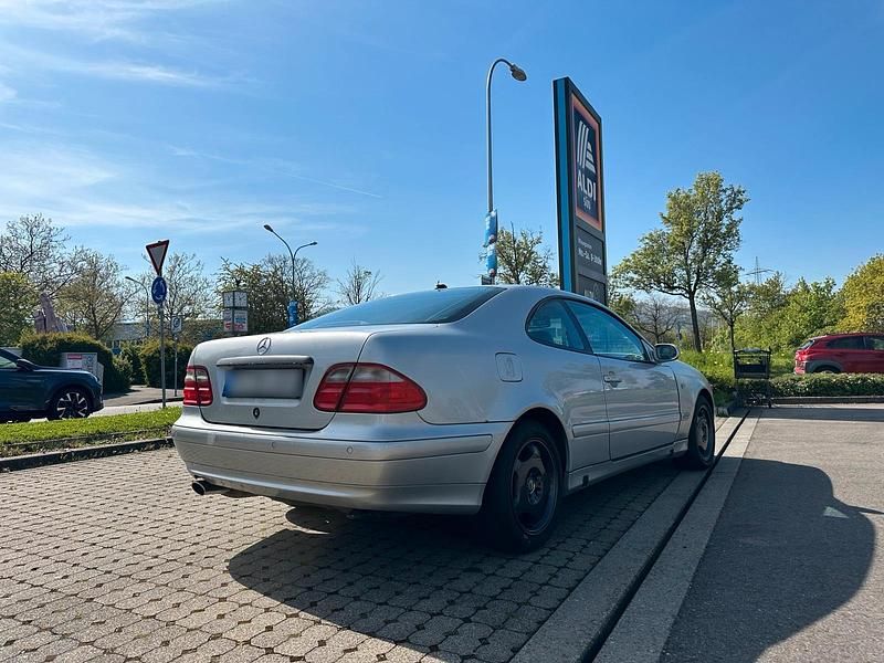 Gebraucht Mercedes CLK230 197 PS (144 kW) 2002 Grau Coupé