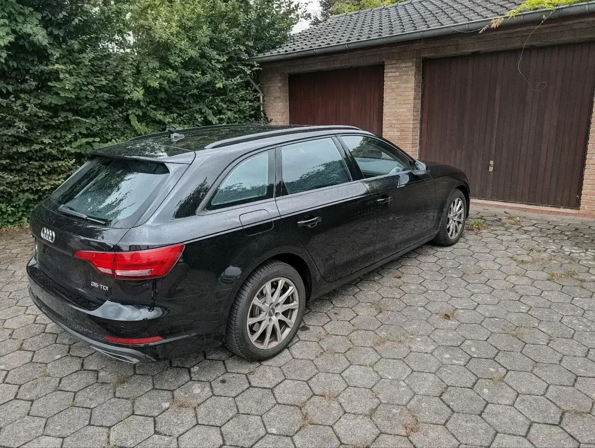 Gebraucht Audi A4 150 PS (110 kW) 2019 Schwarz Kombi