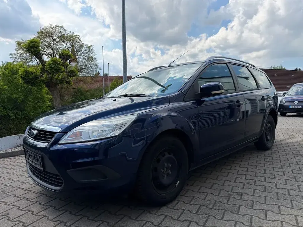 Usado Ford Focus 101 CV (74 kW) 2010 Azul Berlina