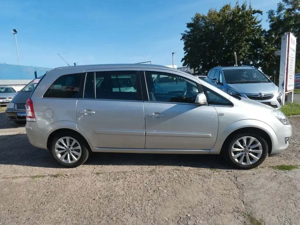 Gebraucht Opel Zafira Family 140 PS (102 kW) 2014 Silber Van / Kleinbus