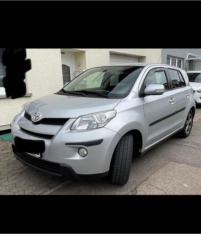 Silber Gebraucht 2009 Toyota Urban Cruiser SUV | 5.100 € (Fairer Preis) - Bild 1/4