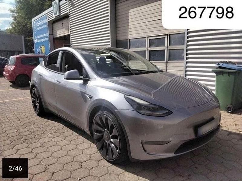 Silber metallic (metallic) Gebraucht 2023 Tesla Model Y Performance SUV | 37.450 € (Guter Preis) - Bild 1/4