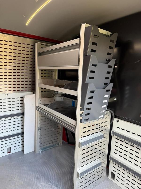 Gebraucht VW Transporter 101 PS (74 kW) 2016 Rot Van