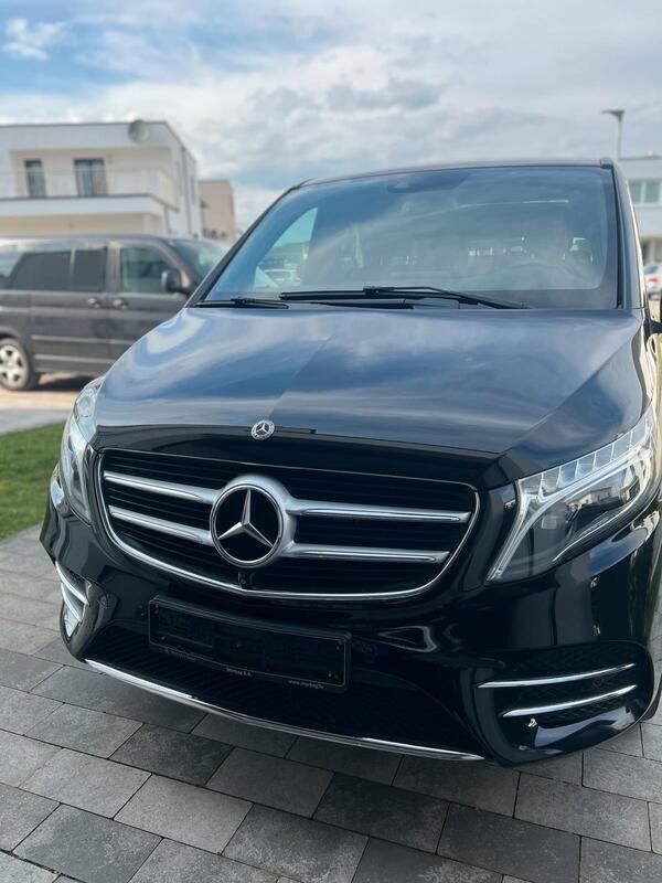 Schwarz Gebraucht 2018 Mercedes V250 Exclusive Van / Kleinbus | 49.999 € (Teuer) - Bild 1/4