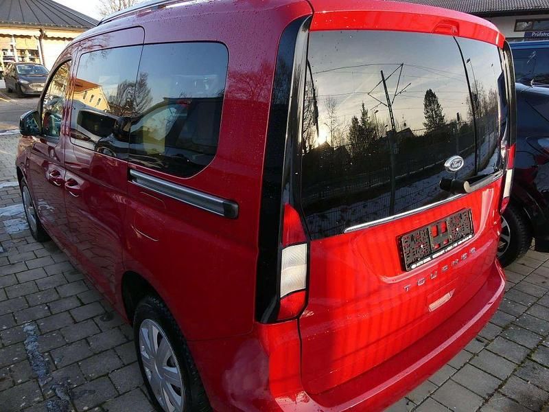 Gebraucht Ford Tourneo Connect Titanium 122 PS (89 kW) 2023 Rot Van / Kleinbus