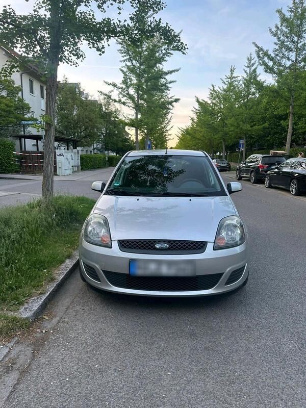 Silber Gebraucht 2008 Ford Fiesta Kleinwagen | 750 € - Bild 1/4
