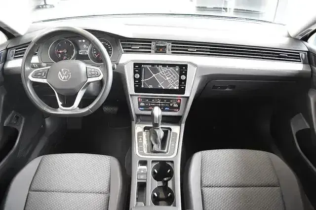 Gebraucht VW Passat 150 PS (110 kW) 2023 Grau Kombi