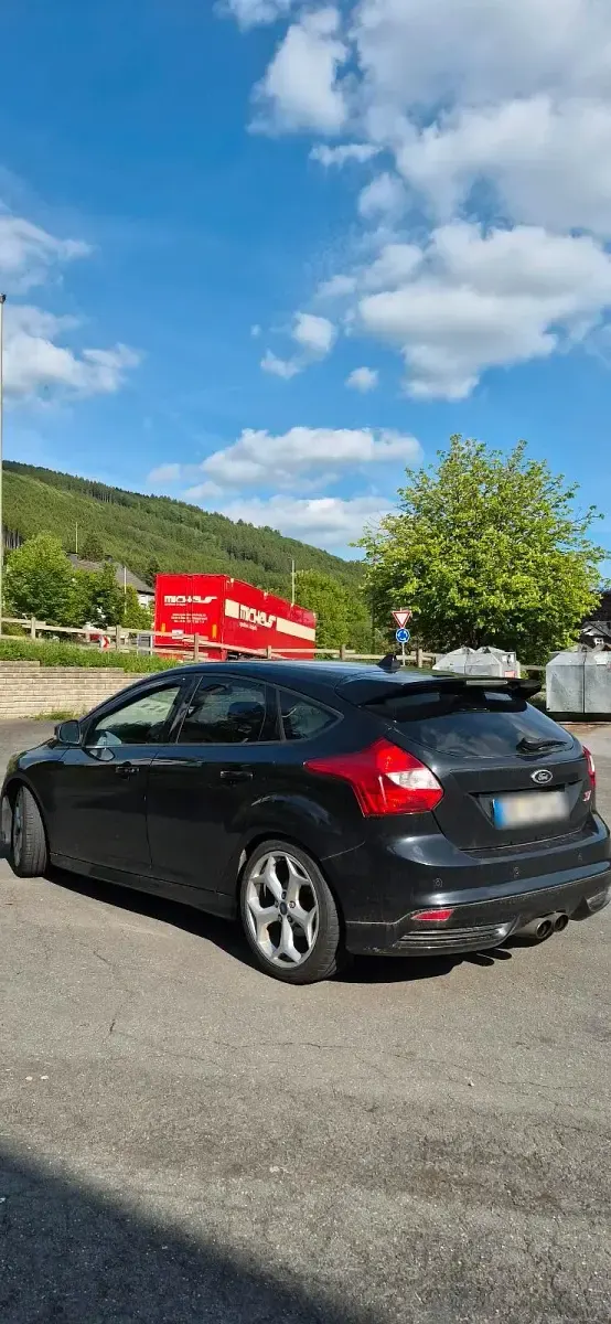 Gebraucht Ford Focus Sport 250 PS (183 kW) 2012 Schwarz Limousine