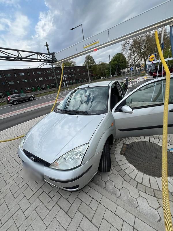 Usata Ford Focus 75 CV (55 kW) 2004 Argento Utilitaria