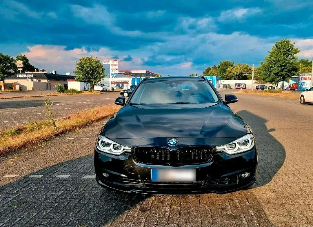 Gebraucht BMW 330 Advantage 252 PS (185 kW) 2018 Schwarz Kombi