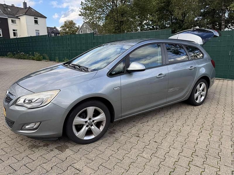 Gebraucht Opel Astra Edition 95 PS (69 kW) 2012 Kombi
