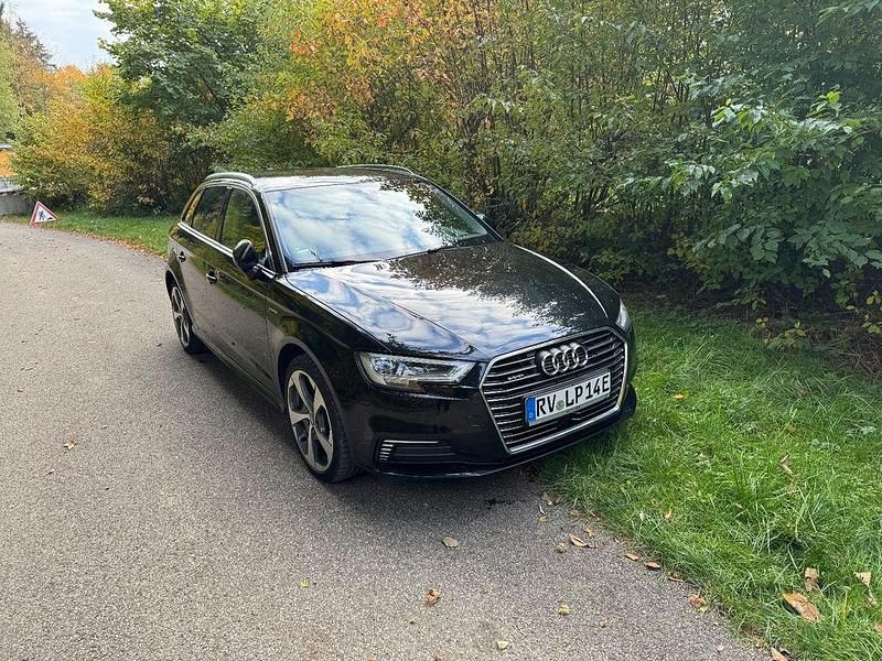 Schwarz Gebraucht 2016 Audi A3 e-tron Kleinwagen | 15.500 € (Fairer Preis) - Bild 1/4
