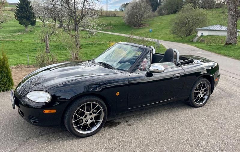 Second-hand Mazda MX5 110 CP (80 kW) 2004 Negru Cabrio