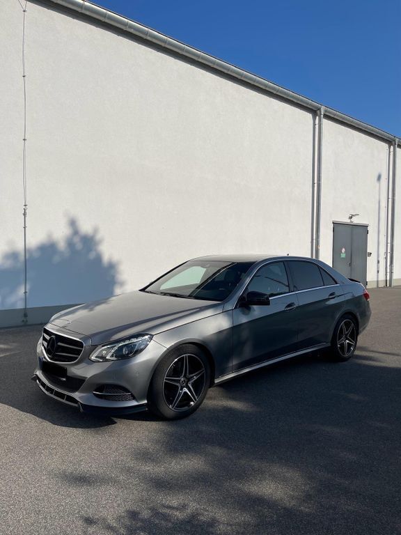 Grau Gebraucht 2014 Mercedes E300 Limousine | 24.900 € - Bild 1/4