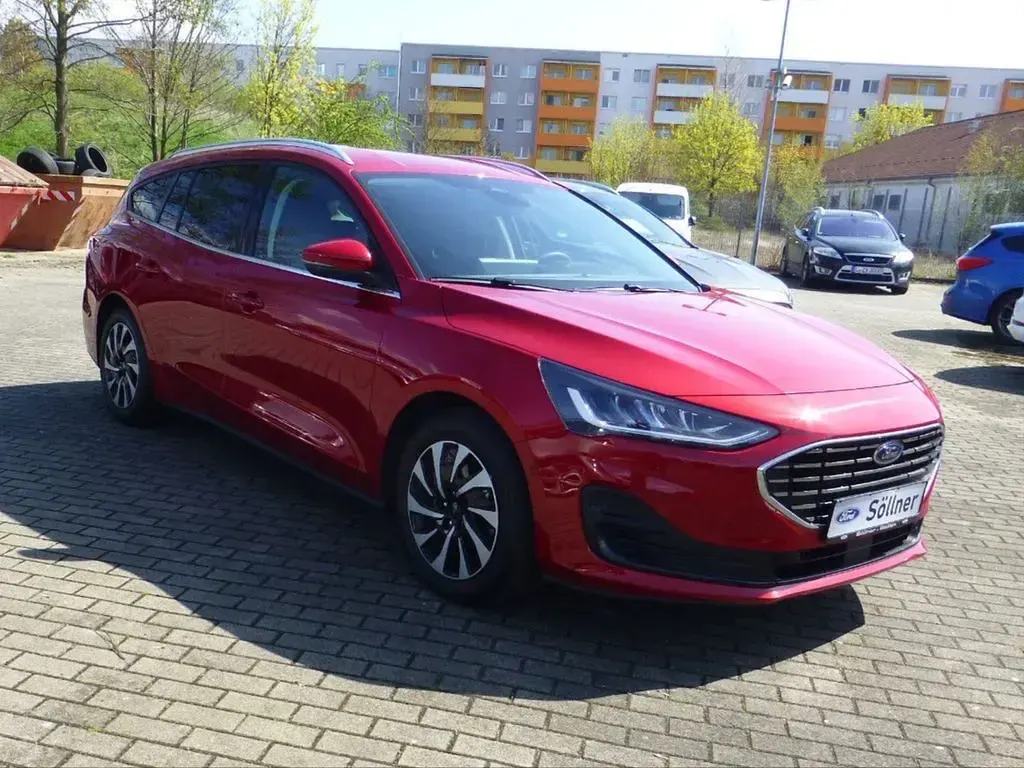 Gebraucht Ford Focus Titanium 125 PS (91 kW) 2024 Rot Limousine