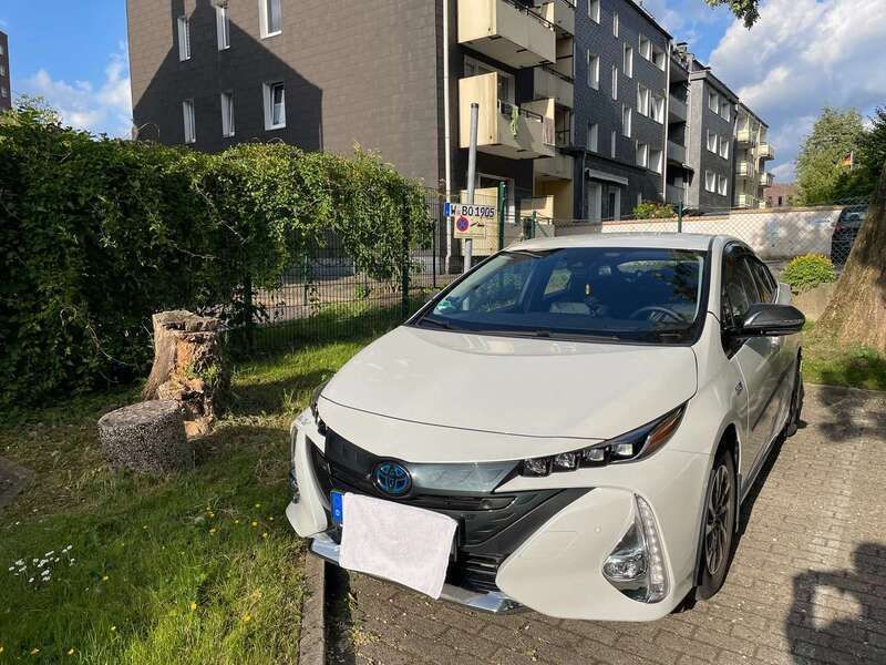Weiß Gebraucht 2020 Toyota Prius Plug-in Hybrid Executive Kleinwagen | 23.200 € (Fairer Preis) - Bild 1/4