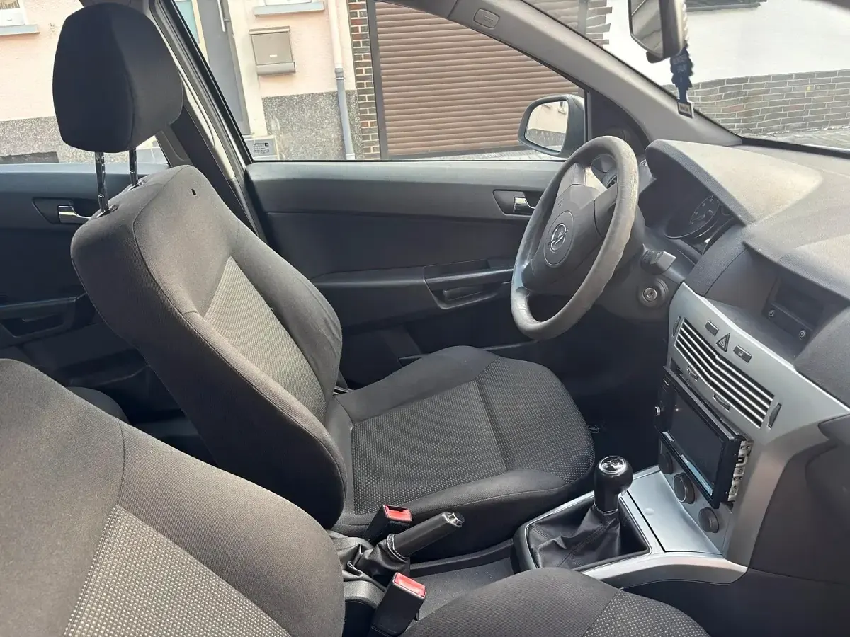 Gebraucht Opel Astra 90 PS (66 kW) 2009 Weiß Kleinwagen