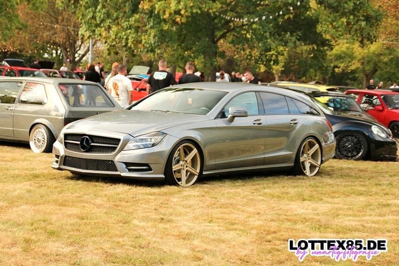 Grau Gebraucht 2012 Mercedes CLS350 Kombi | 15.000 € - Bild 1/4