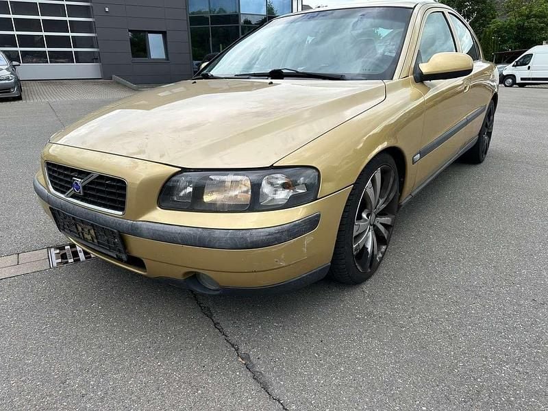 Gebraucht Volvo S60 163 PS (119 kW) 2002 Gold Limousine