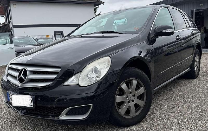 Schwarz Gebraucht 2006 Mercedes R350 Van / Kleinbus | 3.500 € (Superpreis) - Bild 1/4