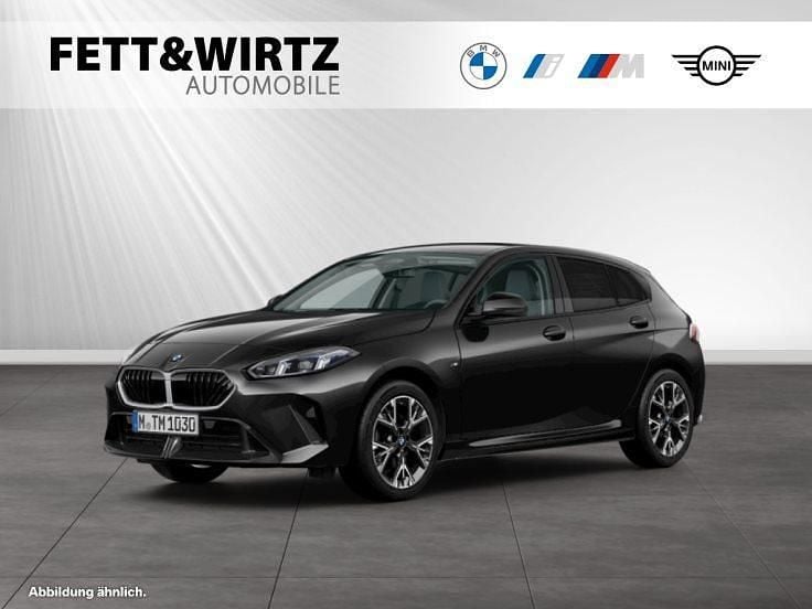 Saphirschwarz metallic Gebraucht 2025 BMW 120 M Sport Kleinwagen | 30.900 € - Bild 1/3