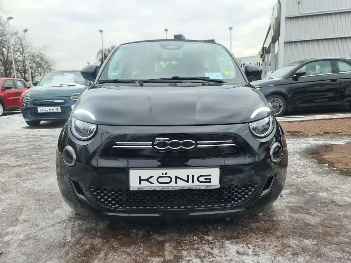 Gebraucht Fiat 500e 86 kW (118 PS) 2023 Onyxschwarz Cabrio