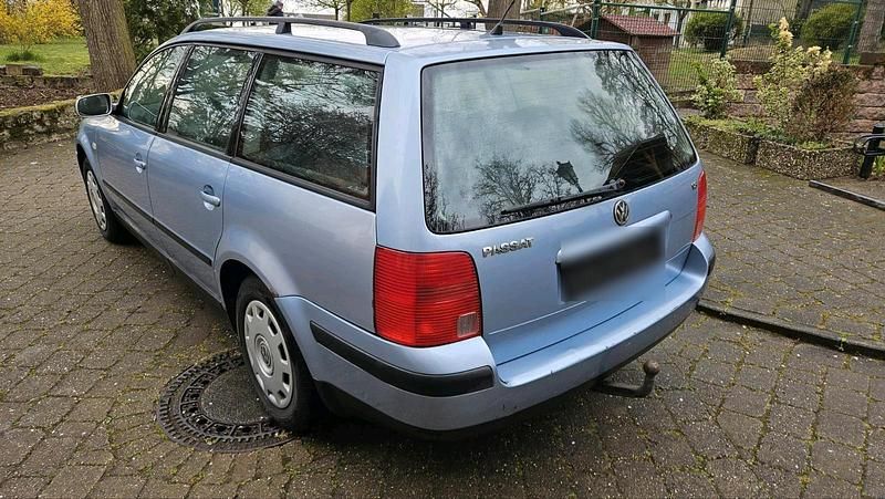 Gebraucht VW Passat 125 PS (91 kW) 2000 Blau Kombi