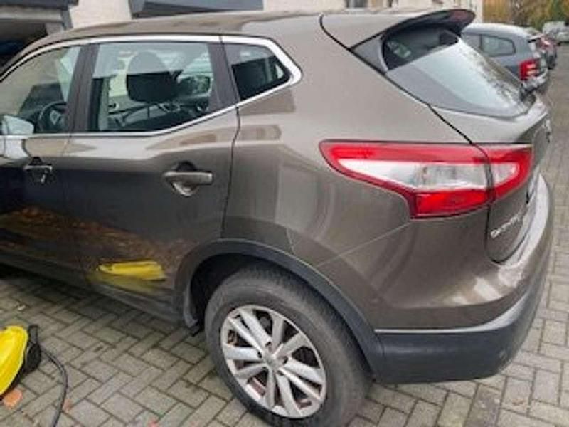 Braun Gebraucht 2015 Nissan Qashqai SUV | 9.700 € (Fairer Preis) - Bild 1/4