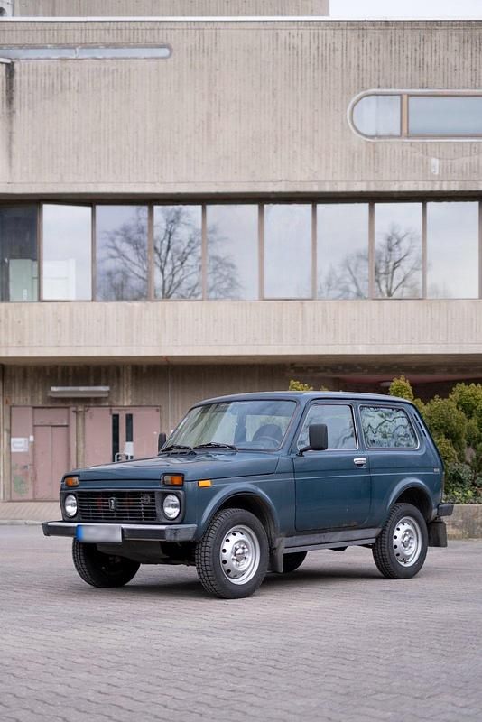 Second-hand Lada niva 82 CP (60 kW) 2002 Verde SUV