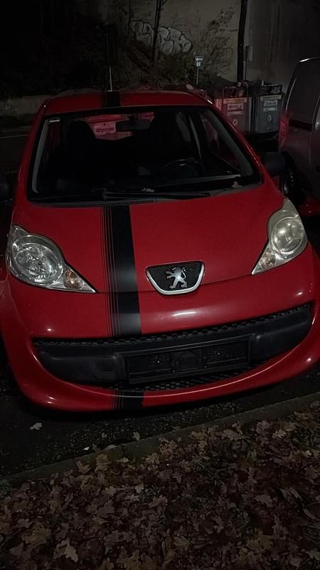 Rot Gebraucht 2006 Peugeot 107 Kleinwagen | 2.850 € (Etwas zu teuer) - Bild 1/2