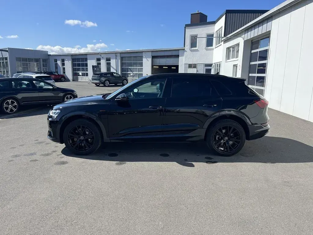 Gebraucht Audi e-tron Advanced Plus 300 kW (408 PS) 2022 Brillantschwarz SUV