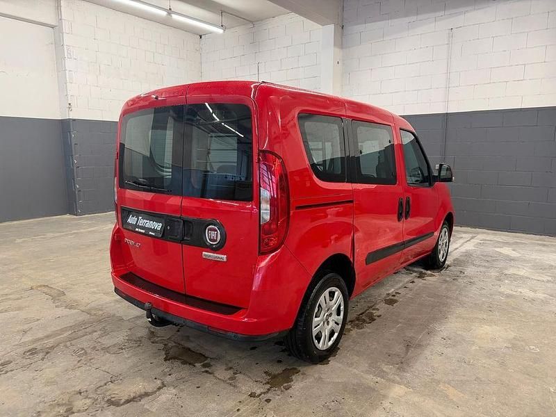 Gebraucht Fiat Doblò 95 PS (69 kW) 2018 Rot Van / Kleinbus