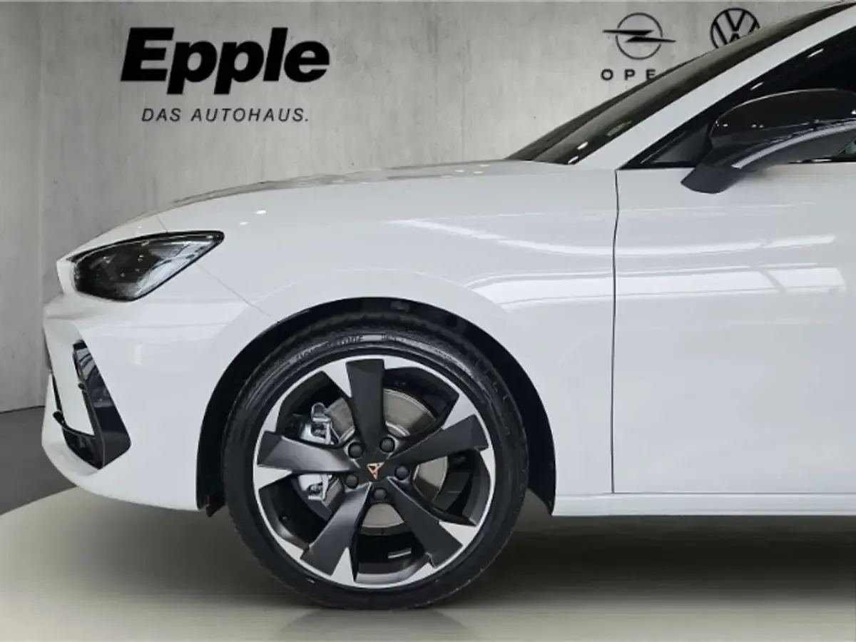 Neu Cupra Leon 150 PS (110 kW) 2026 Nevada weiss Kombi