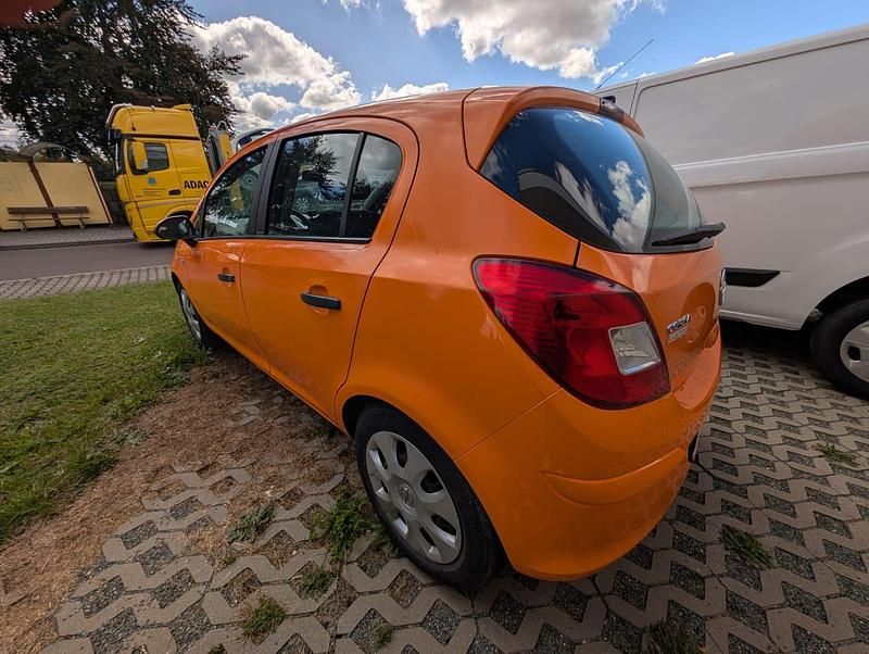 Gebraucht Opel Corsa Edition 69 PS (50 kW) 2012 Orange Kleinwagen
