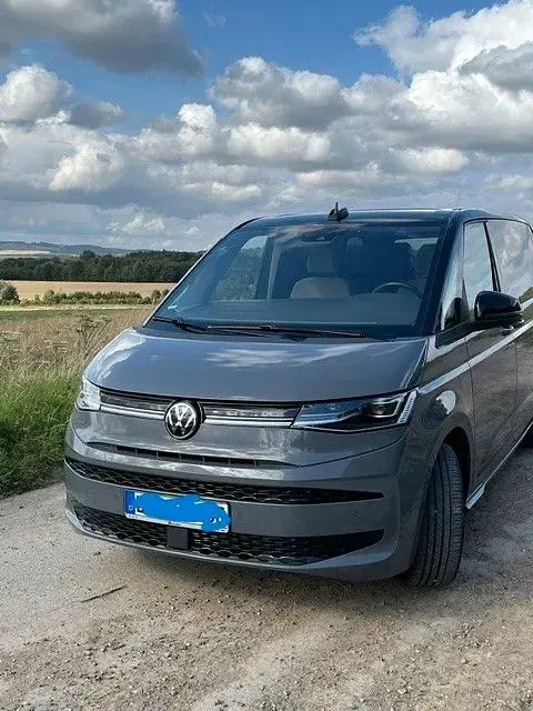 Gebraucht VW Multivan Edition 150 PS (110 kW) 2023 Grau Van / Kleinbus