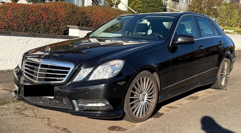 Gebraucht Mercedes E300 Avantgarde 204 PS (150 kW) 2012 Schwarz Limousine