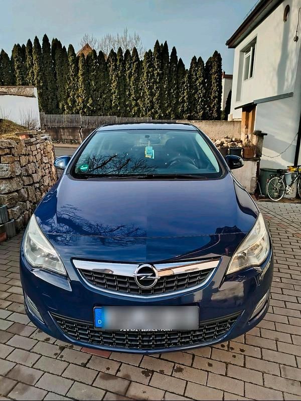 Blau Gebraucht 2010 Opel Astra Limousine | 4.049 € (Fairer Preis) - Bild 1/4