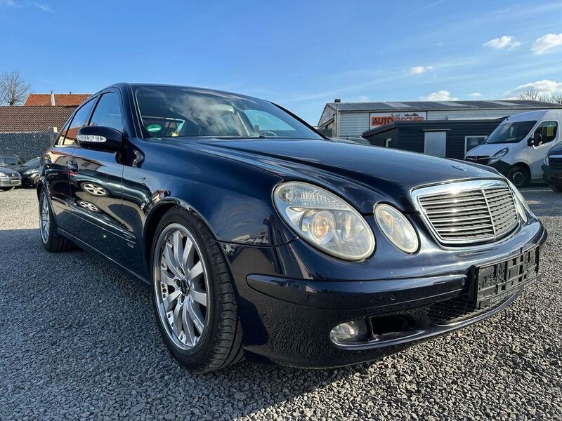 Tansanitblau metalliclack Gebraucht 2005 Mercedes E220 Limousine | 5.800 € (Etwas zu teuer) - Bild 1/4
