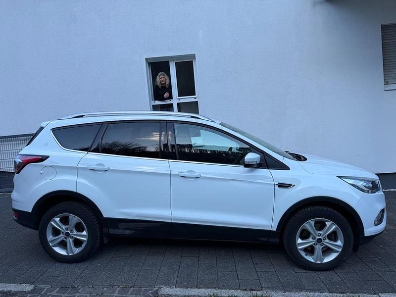 Gebraucht Ford Kuga 150 PS (110 kW) 2017 Weiß SUV