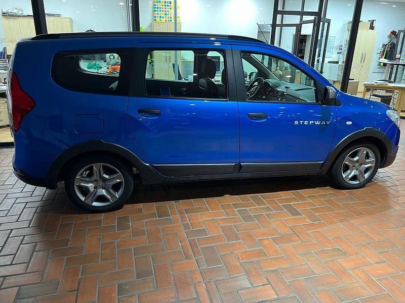 Gebraucht Dacia Lodgy Stepway 116 PS (85 kW) 2022 Blau Van / Kleinbus