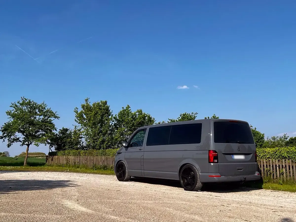 Gebraucht VW Multivan 150 PS (110 kW) 2021 Grau Van / Kleinbus