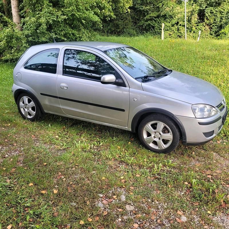 Silber Gebraucht 2004 Opel Corsa Kleinwagen | 2.499 € (Etwas zu teuer) - Bild 1/4