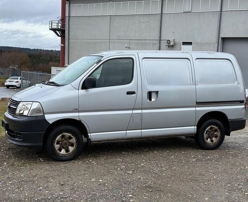Silber Gebraucht 2010 Toyota HiAce Van | 5.950 € (Superpreis) - Bild 1/4