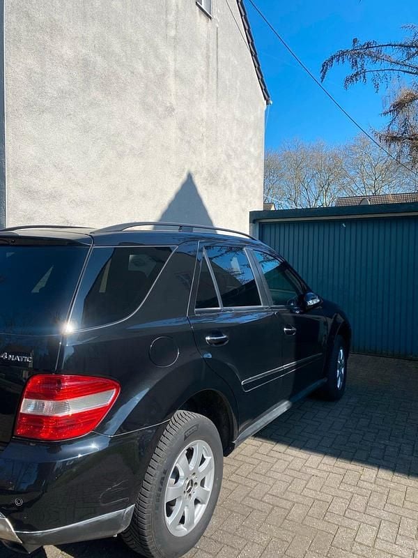 Gebraucht Mercedes ML320 224 PS (164 kW) 2008 Schwarz SUV