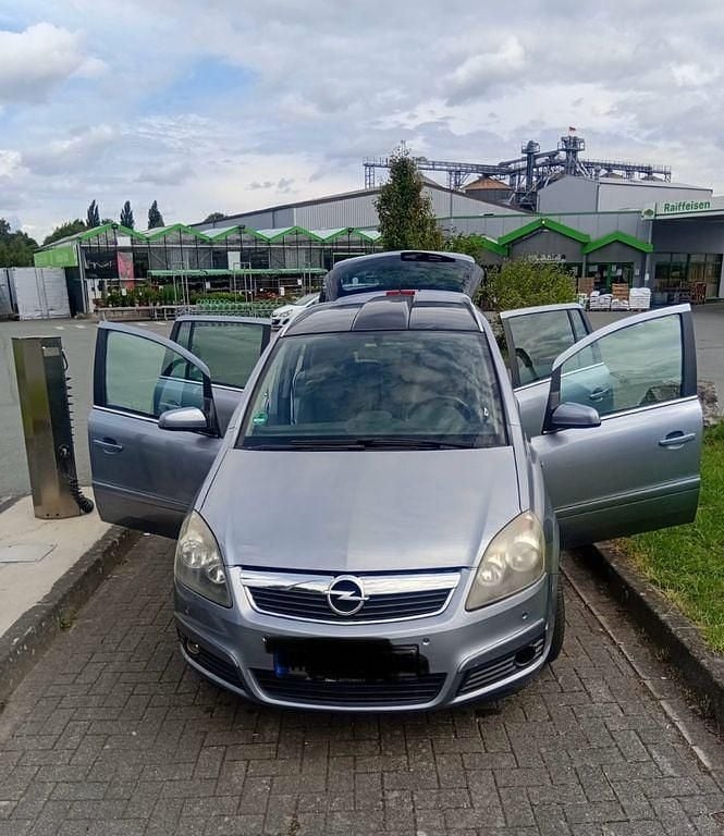 Grau Gebraucht 2006 Opel Zafira Van / Kleinbus | 1.499 € (Superpreis) - Bild 1/4